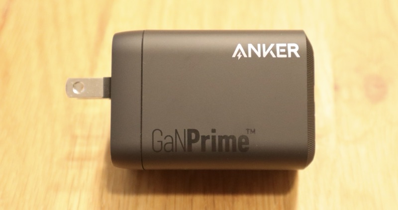 Anker Prime Wall Charger(100W, 3ports, GaN)の本体の写真（プラグあり）