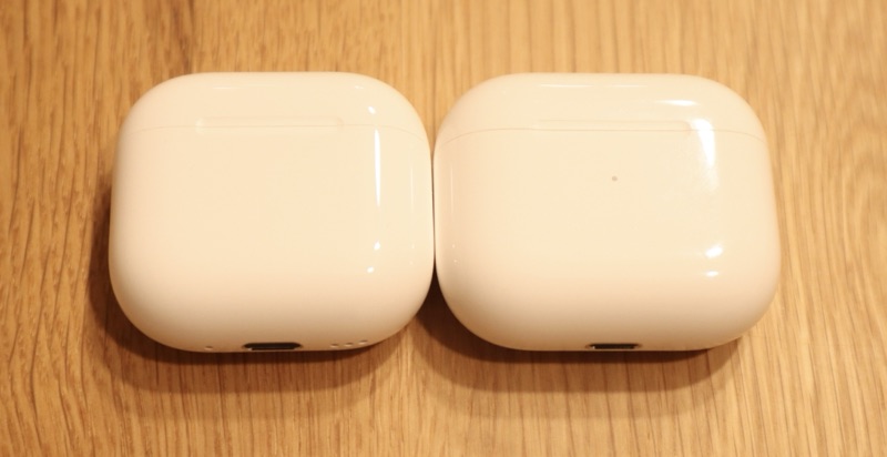 AirPods4とAirPods3のケース比較①の画像