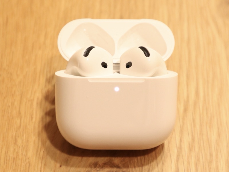 AirPods4のケースオープンの画像