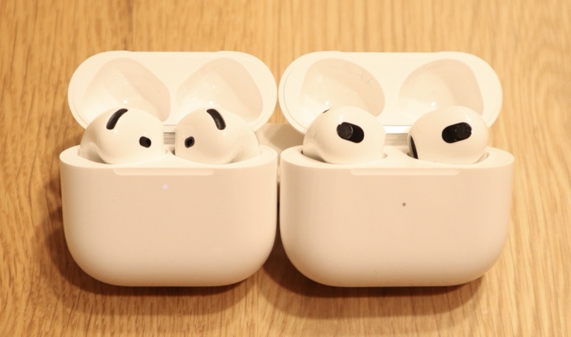 AirPods4とAirPods3のケースオープン比較の画像